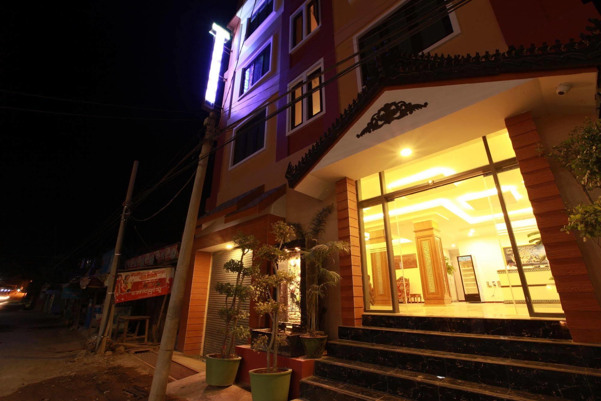 ניאונגשווה The Hotel Emperor-Inle מראה חיצוני תמונה