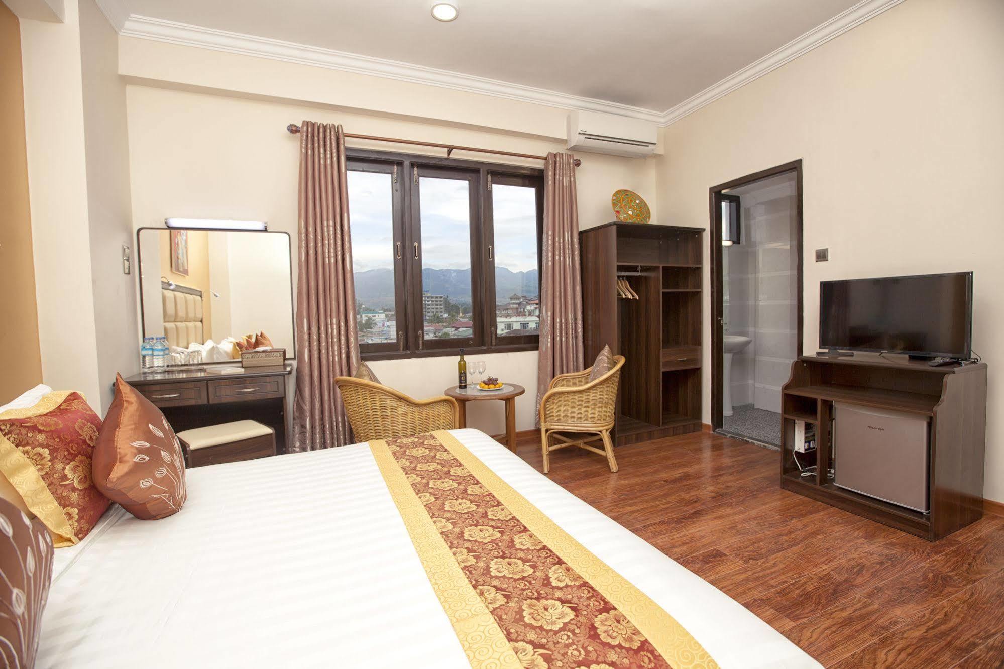 ניאונגשווה The Hotel Emperor-Inle מראה חיצוני תמונה