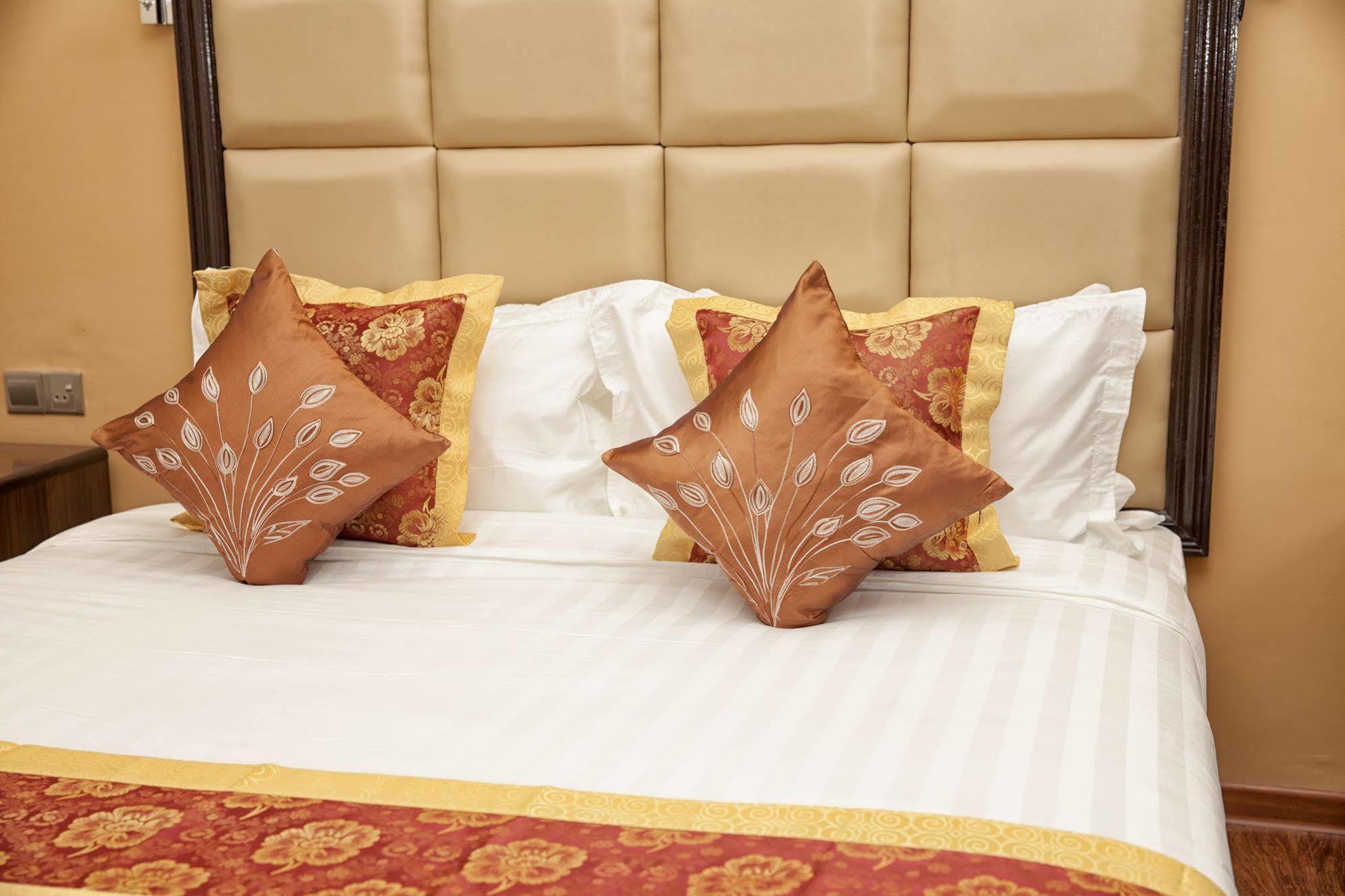 ניאונגשווה The Hotel Emperor-Inle מראה חיצוני תמונה