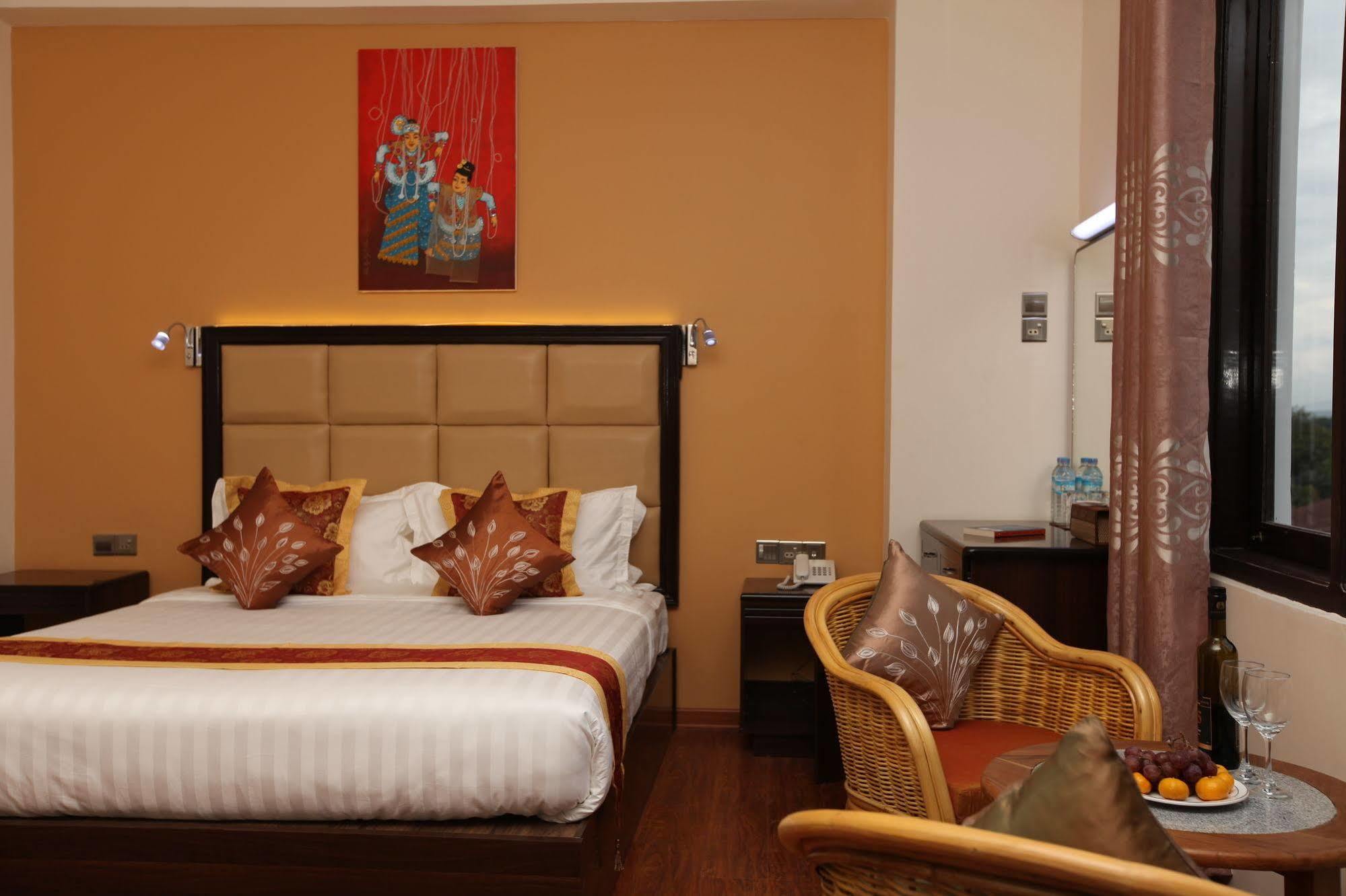 ניאונגשווה The Hotel Emperor-Inle מראה חיצוני תמונה