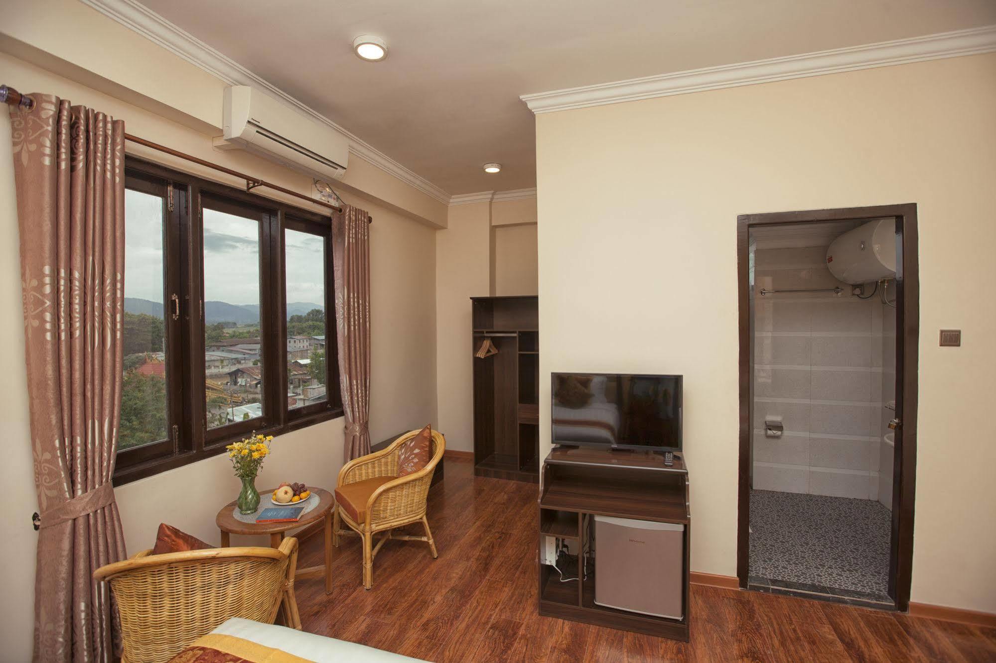 ניאונגשווה The Hotel Emperor-Inle מראה חיצוני תמונה